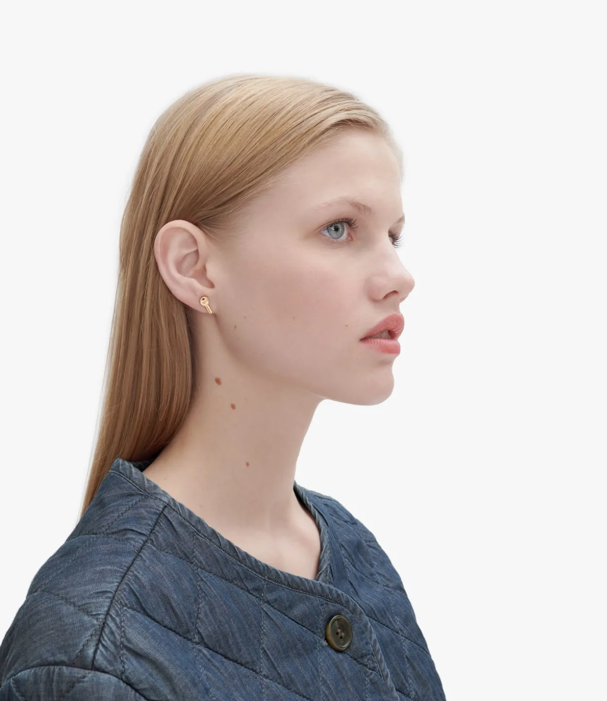 Clef stud earrings