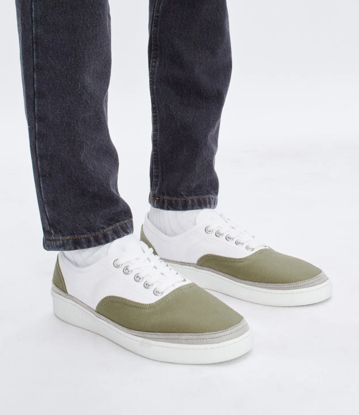 Plain Simple trainers